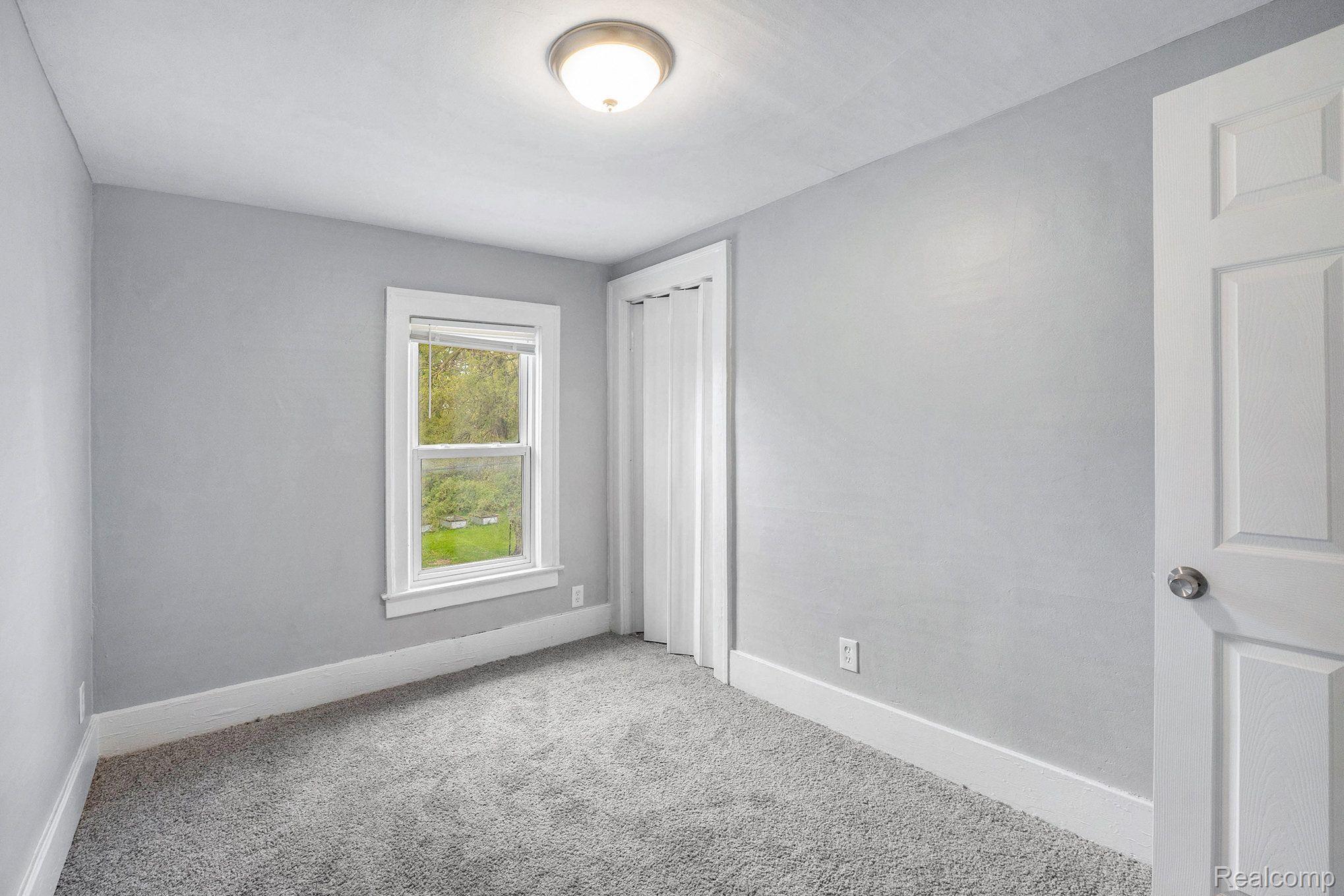 54 Hudson Ave Property Photo 18