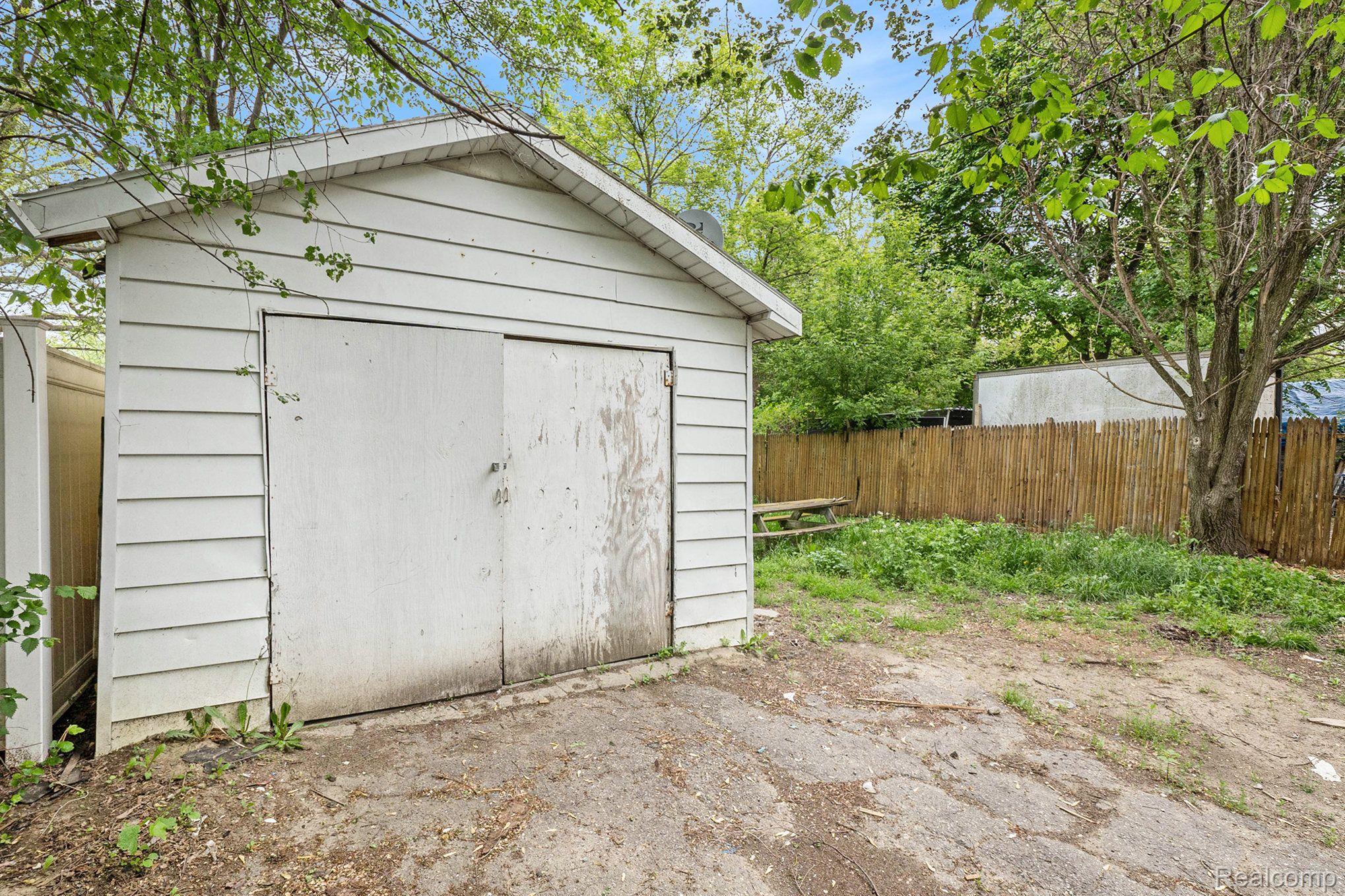 54 Hudson Ave Property Photo 23