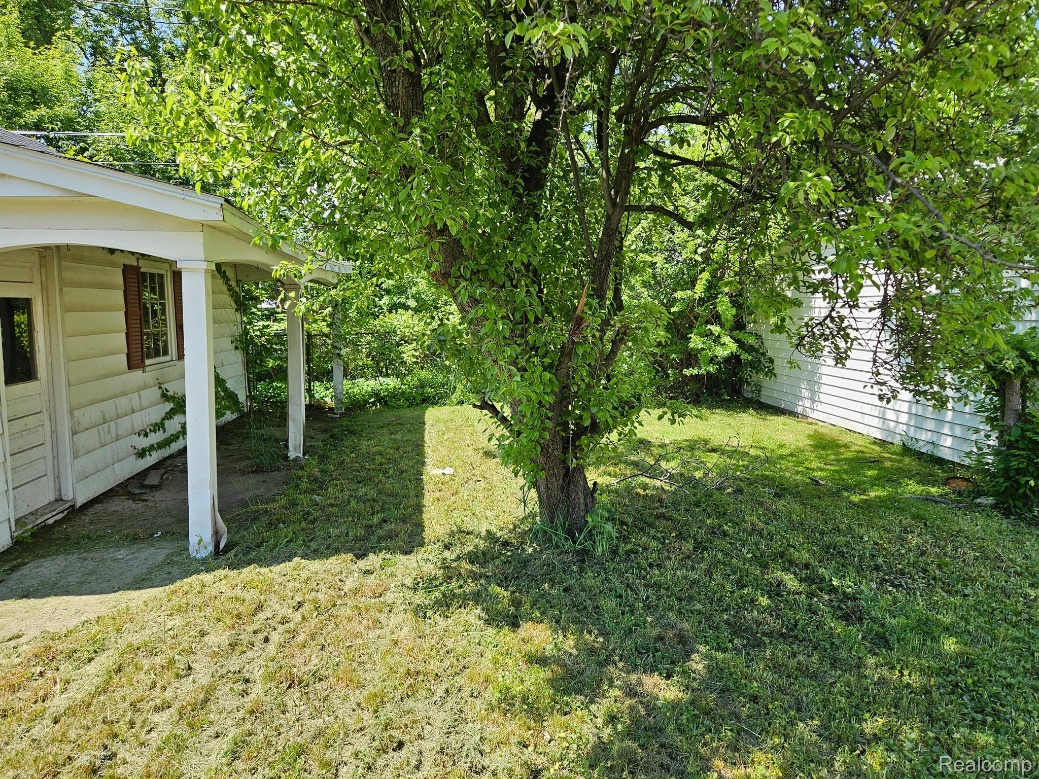 10773 Beaconsfield St Property Photo 3