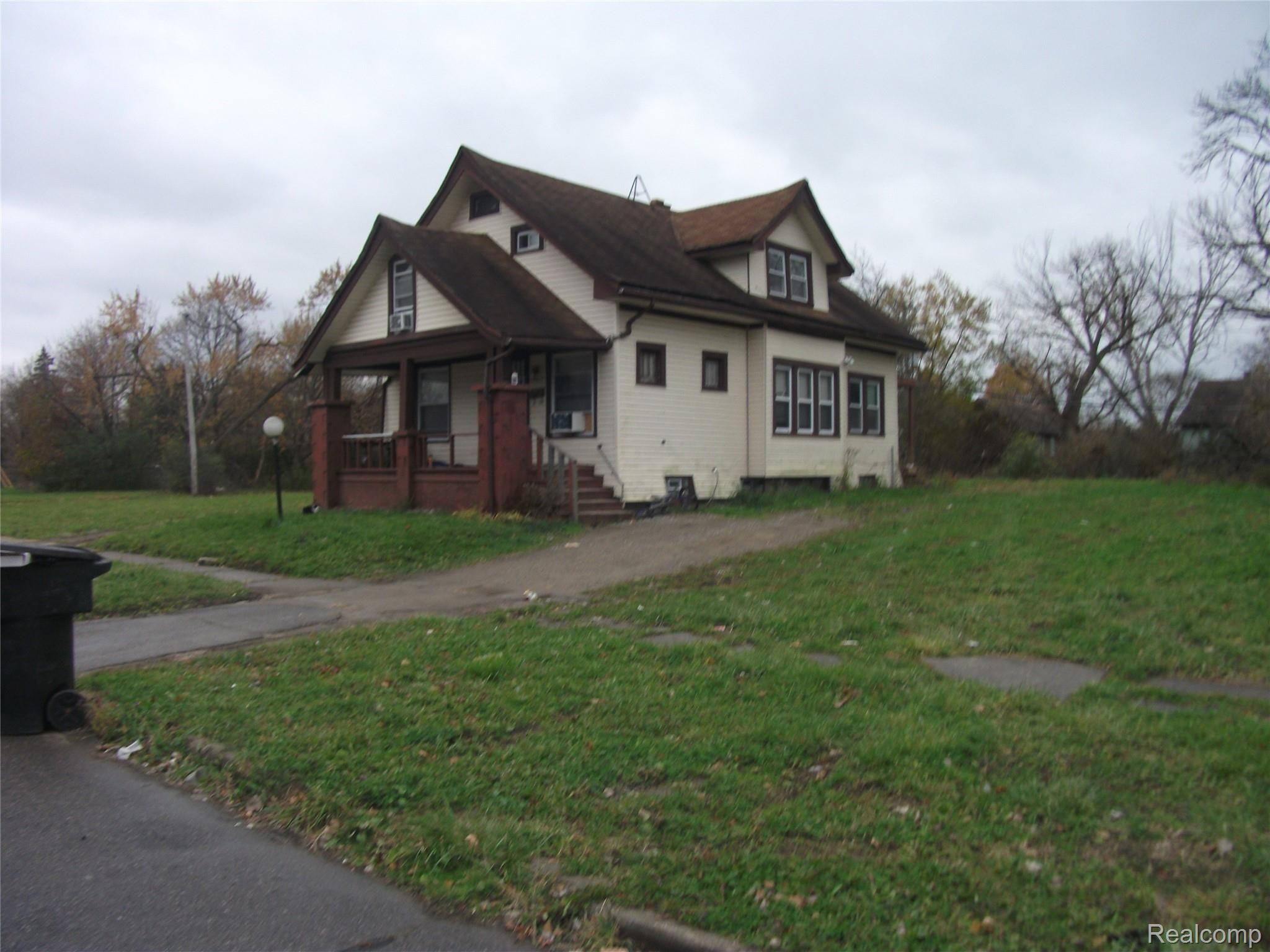 15017 Wildemere St Property Photo 1