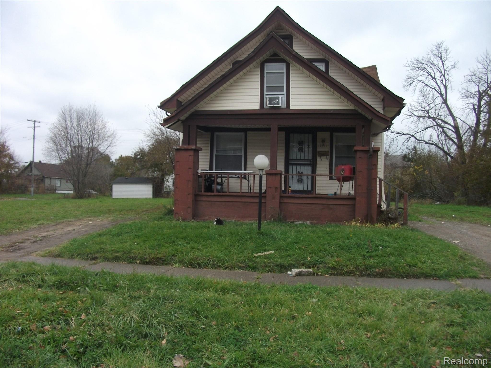 15017 Wildemere St Property Photo 2