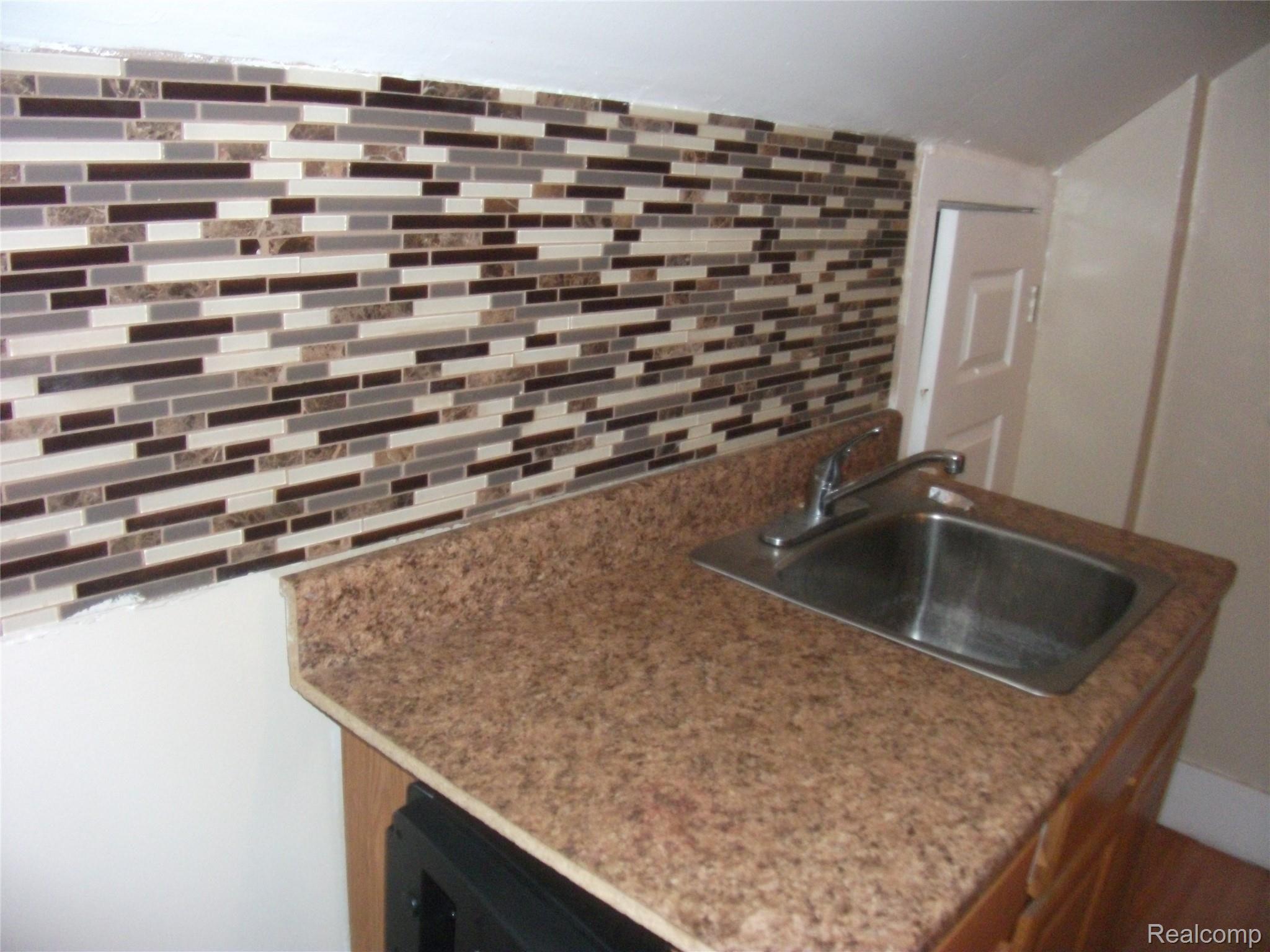 15017 Wildemere St Property Photo 8