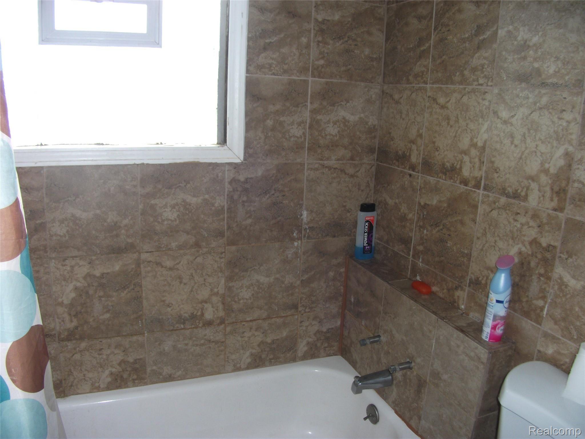 15017 Wildemere St Property Photo 9