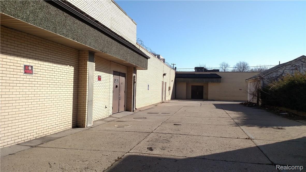 17910 Van Dyke Street Property Photo 2