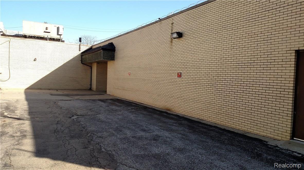 17910 Van Dyke Street Property Photo 6