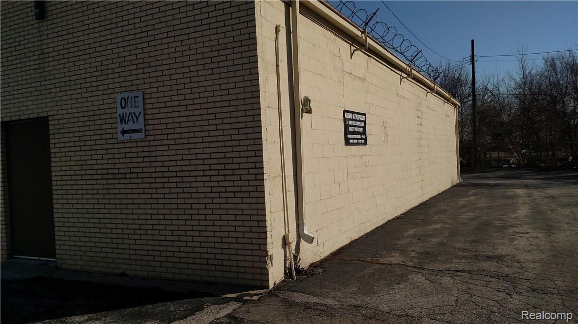 17910 Van Dyke Street Property Photo 7