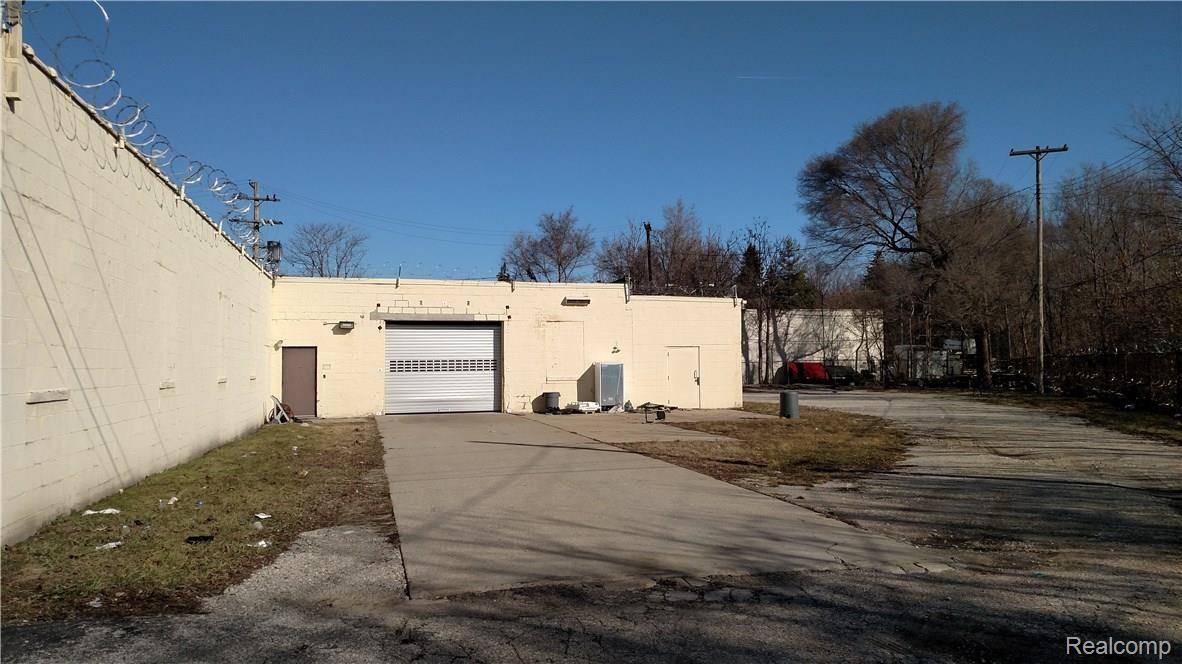 17910 Van Dyke Street Property Photo 14