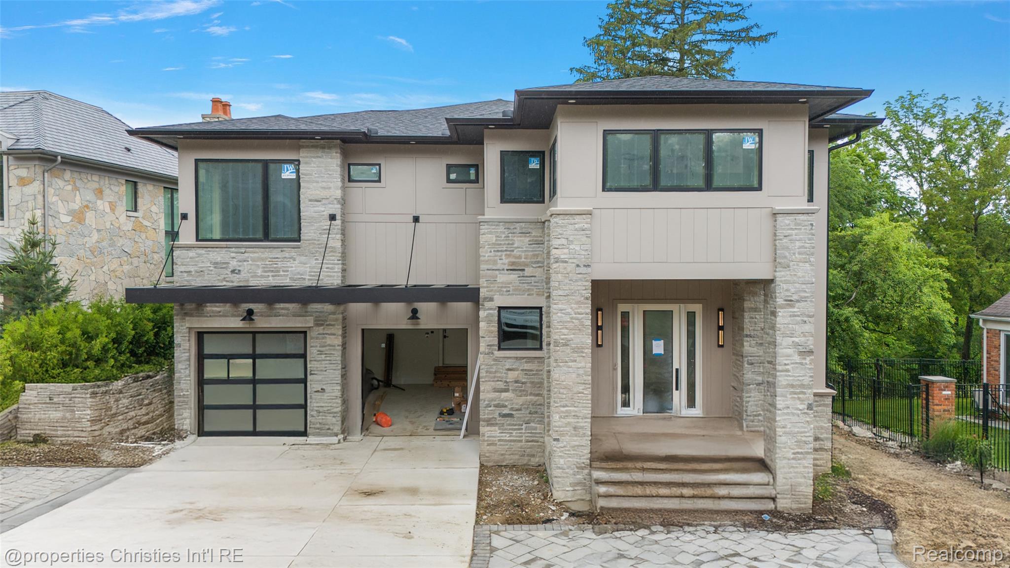1230 Latham St Property Photo 1