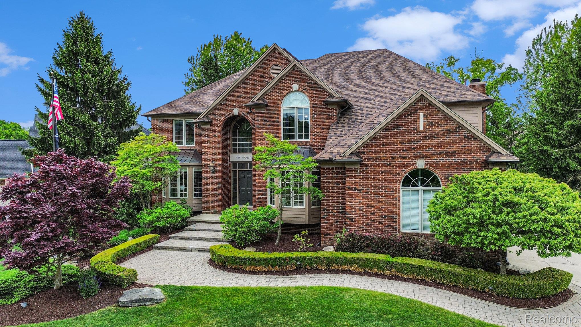 846 Majestic Property Photo 45
