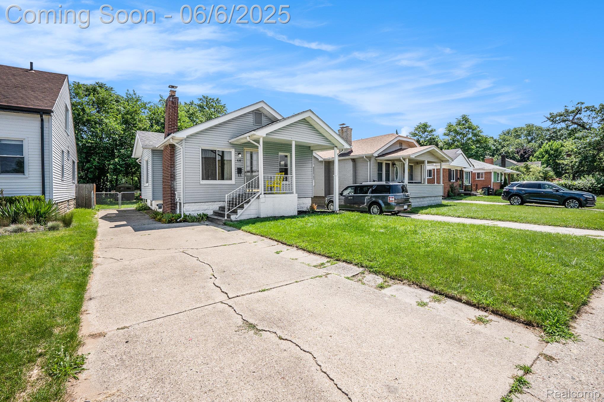 838 Pinecrest Dr Property Photo 2