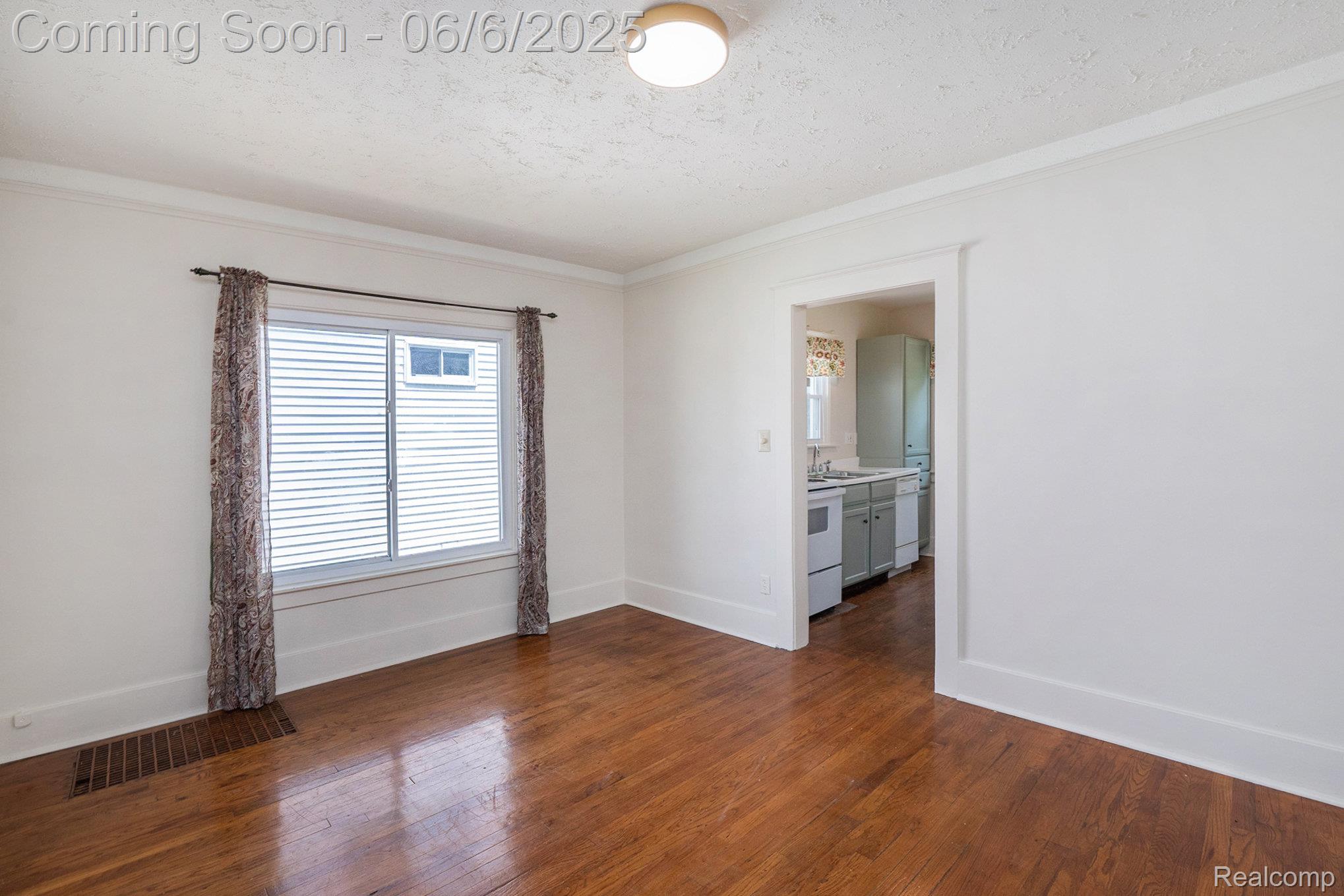 838 Pinecrest Dr Property Photo 6