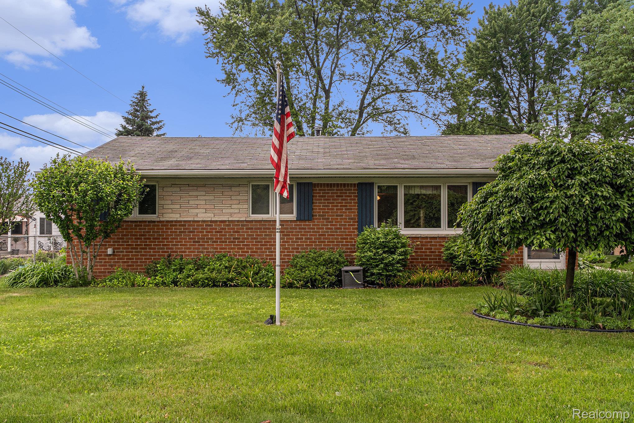 8231 Doncaster Dr Property Photo 1