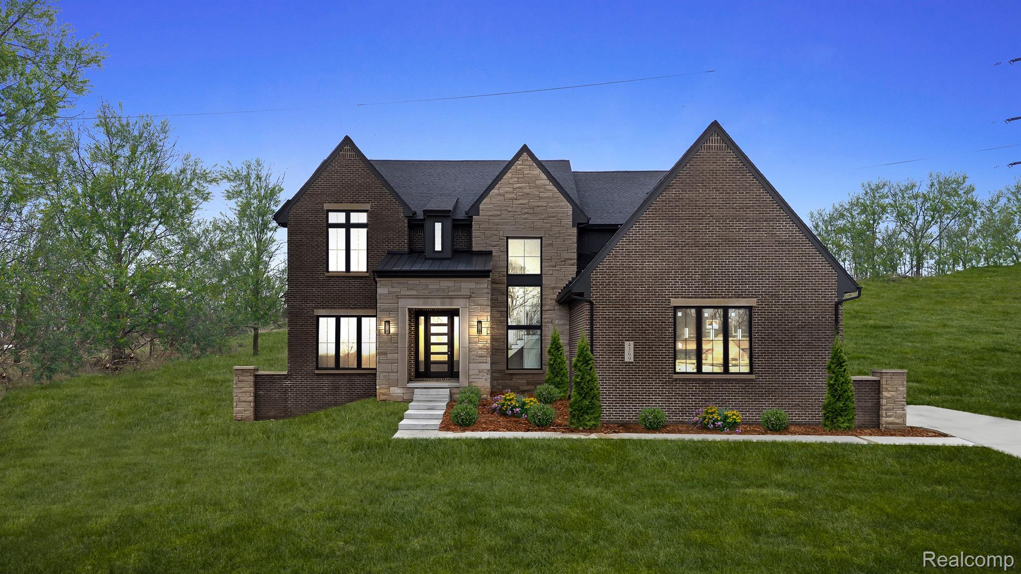 4369 The Heights Boulevard Property Photo 2