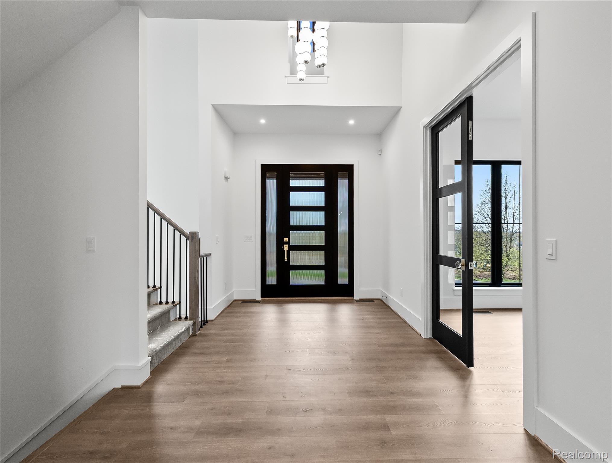 4369 The Heights Boulevard Property Photo 5