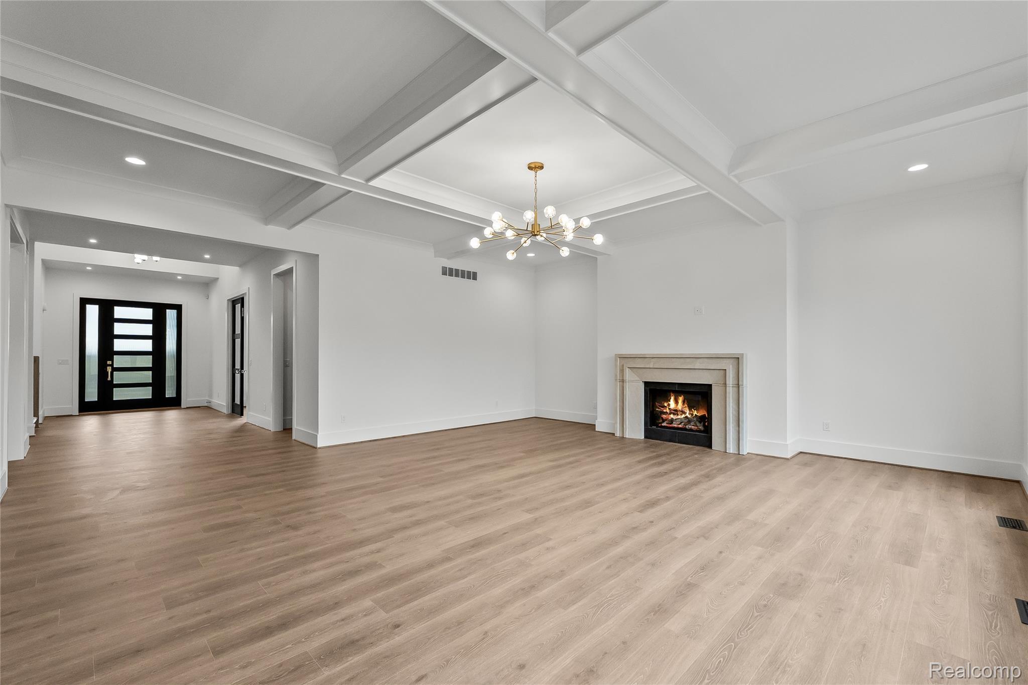 4369 The Heights Boulevard Property Photo 8