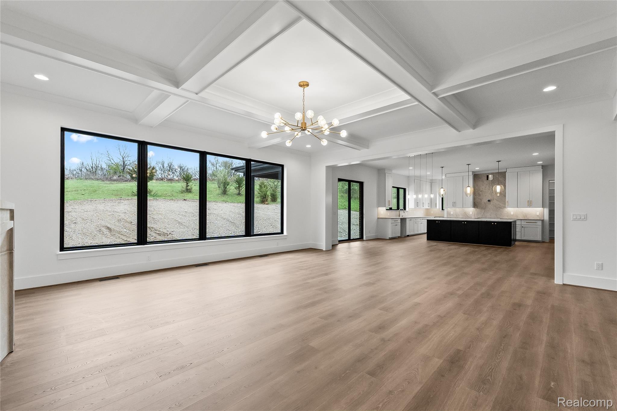 4369 The Heights Boulevard Property Photo 9