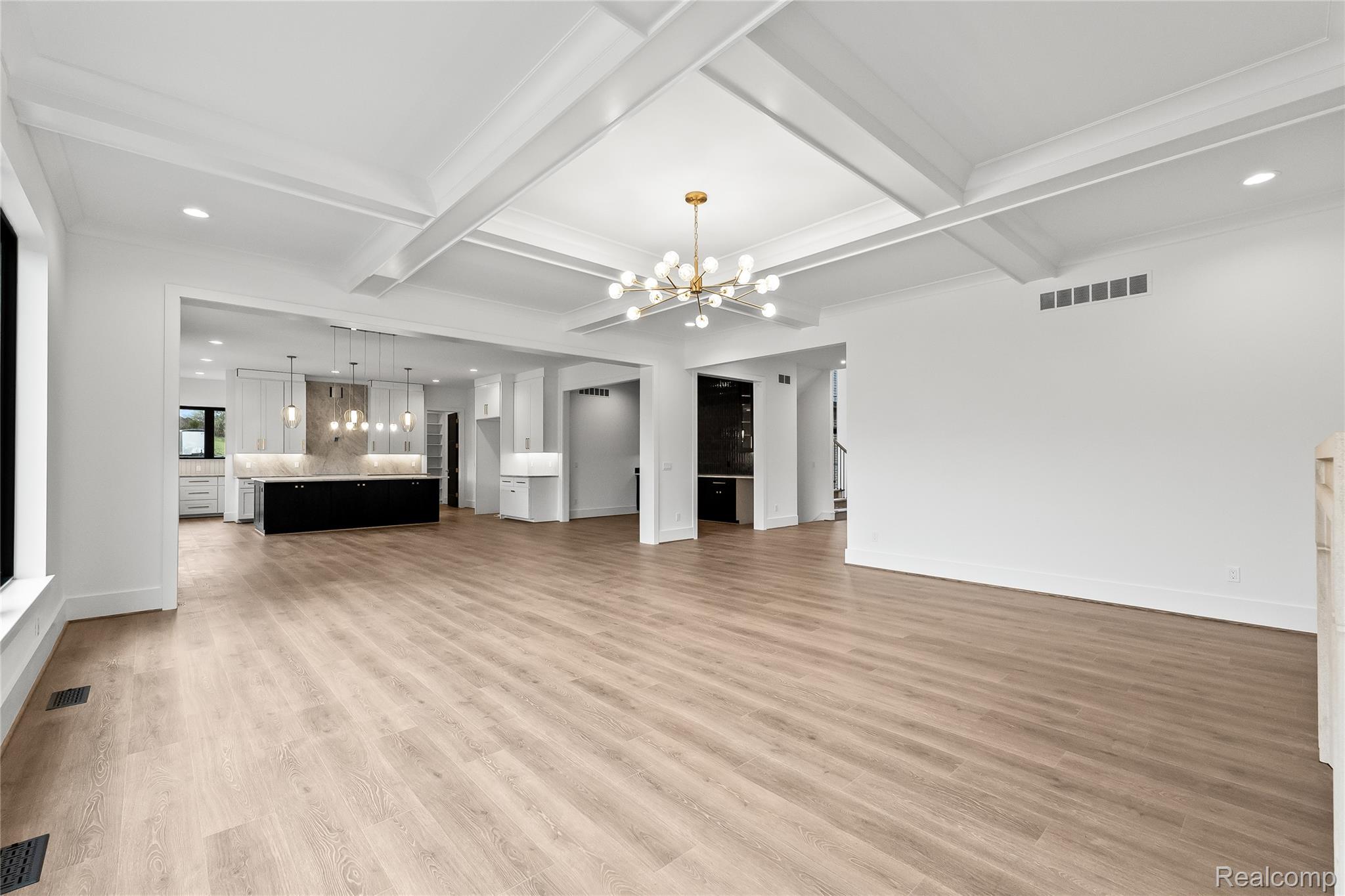 4369 The Heights Boulevard Property Photo 11