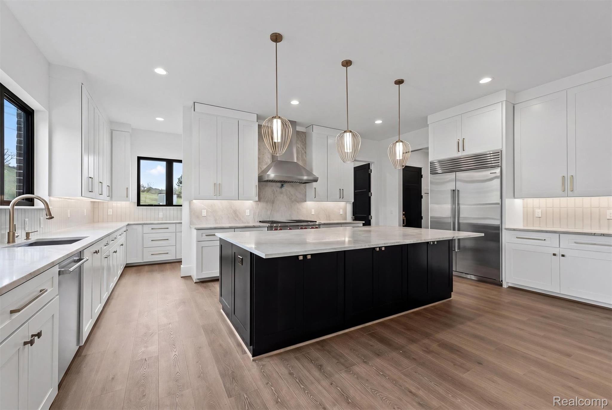 4369 The Heights Boulevard Property Photo 12