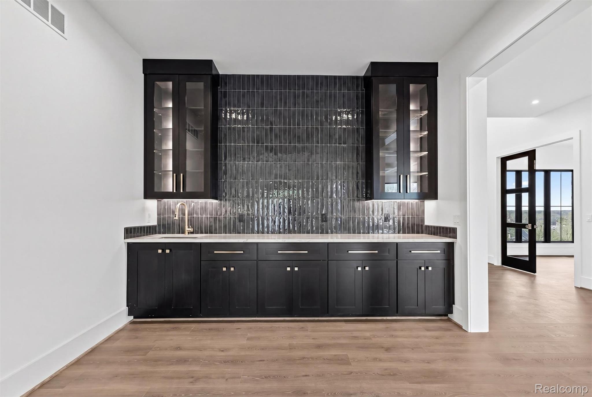 4369 The Heights Boulevard Property Photo 13