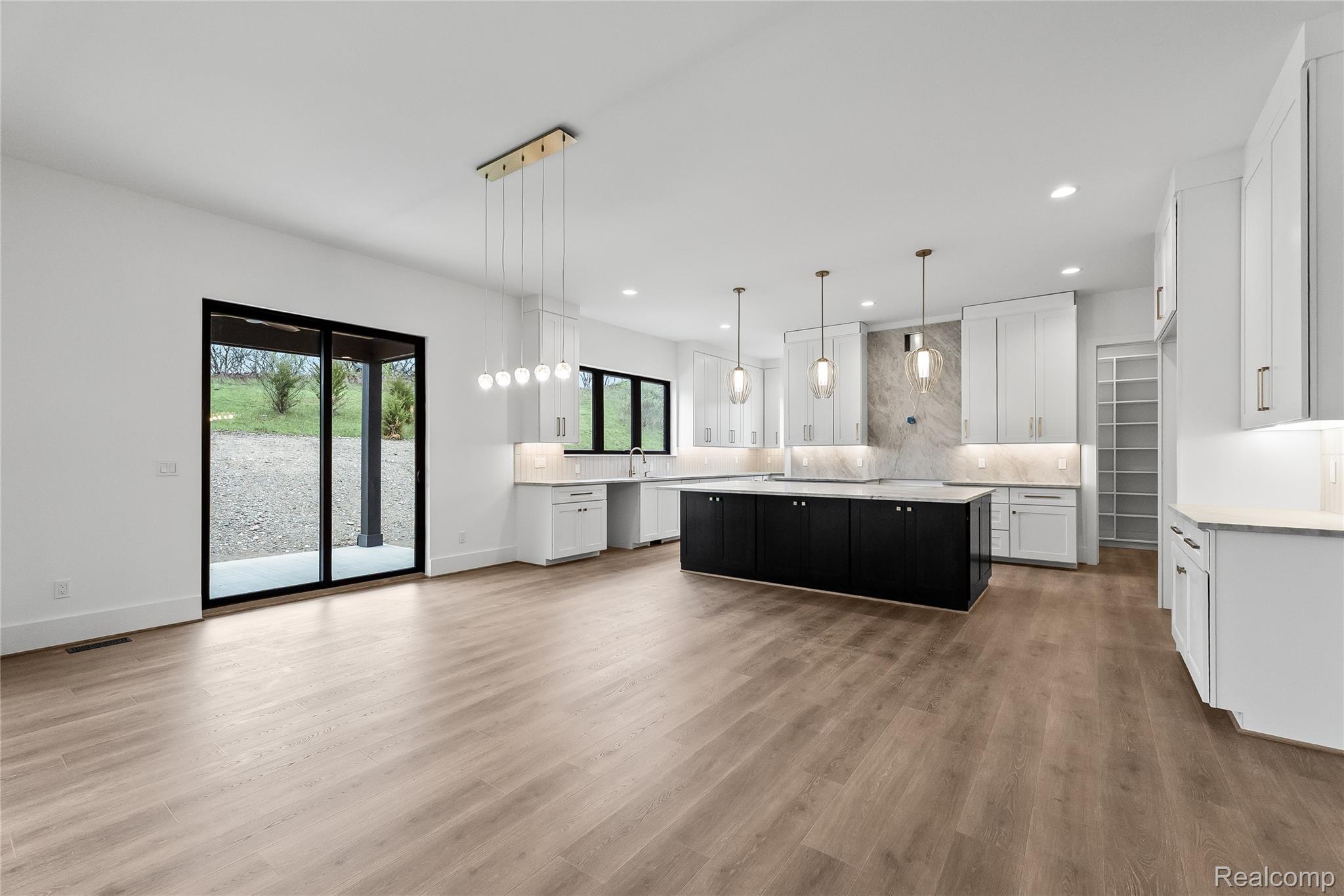 4369 The Heights Boulevard Property Photo 14