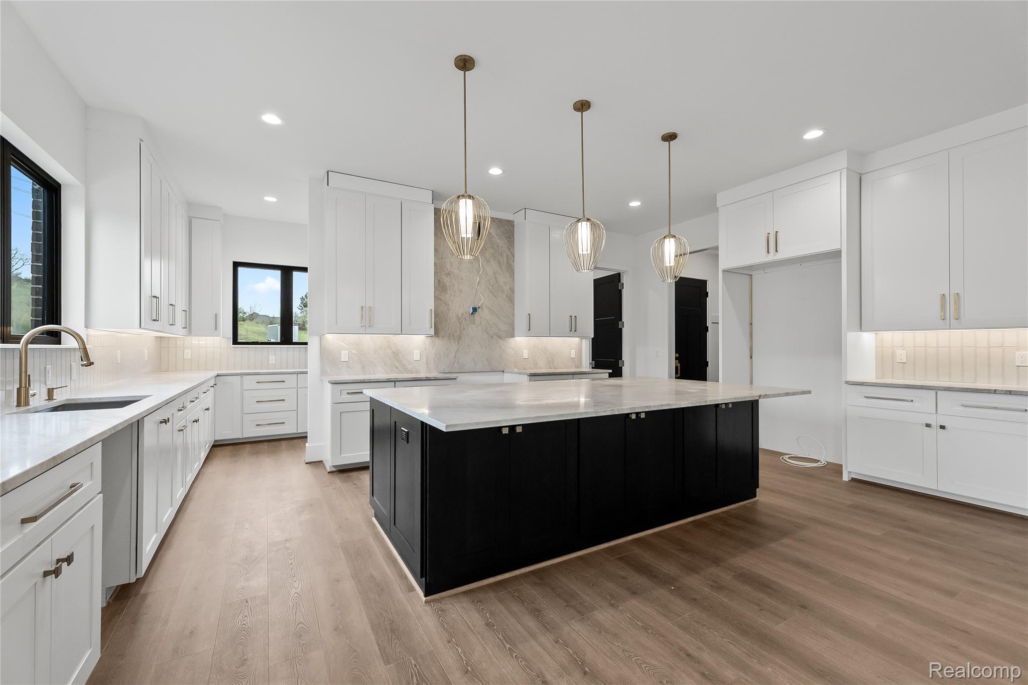 4369 The Heights Boulevard Property Photo 18