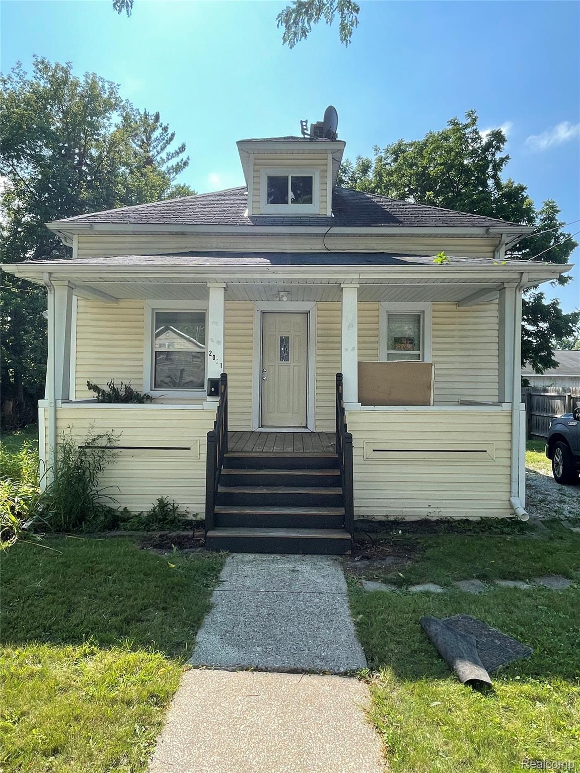 2021 Benjamin Street Property Photo 1