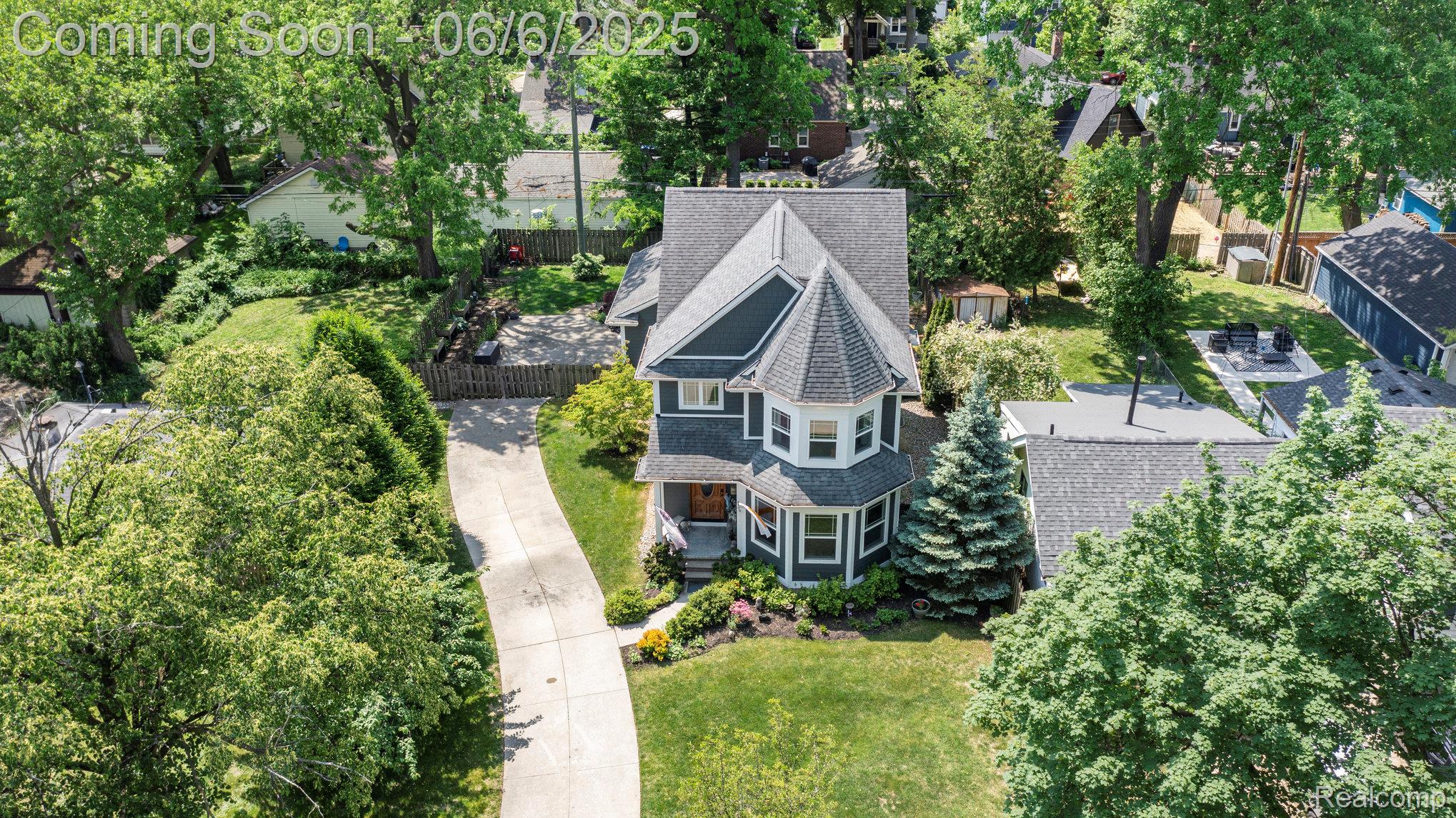 92 Kensington Blvd Property Photo 2