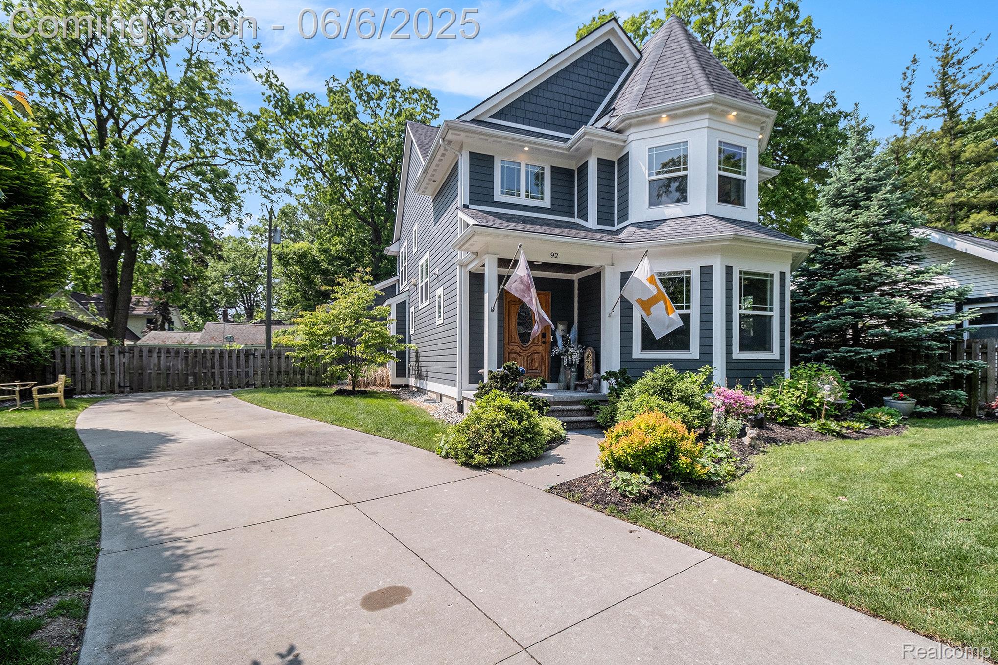 92 Kensington Blvd Property Photo 3