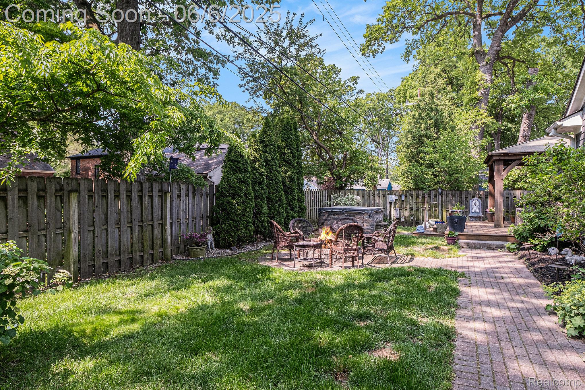92 Kensington Blvd Property Photo 35