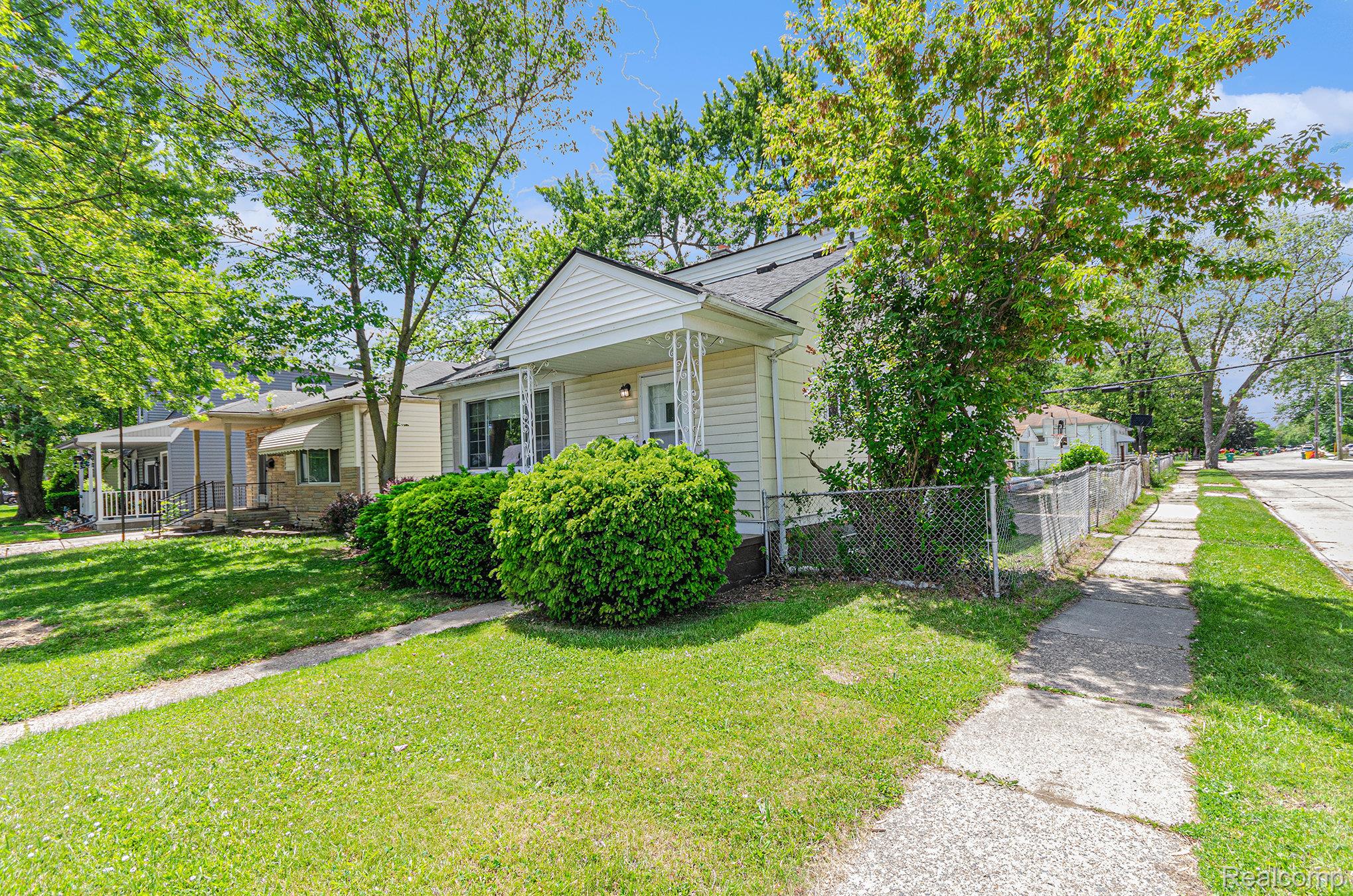24309 Tuscany Ave Property Photo 2