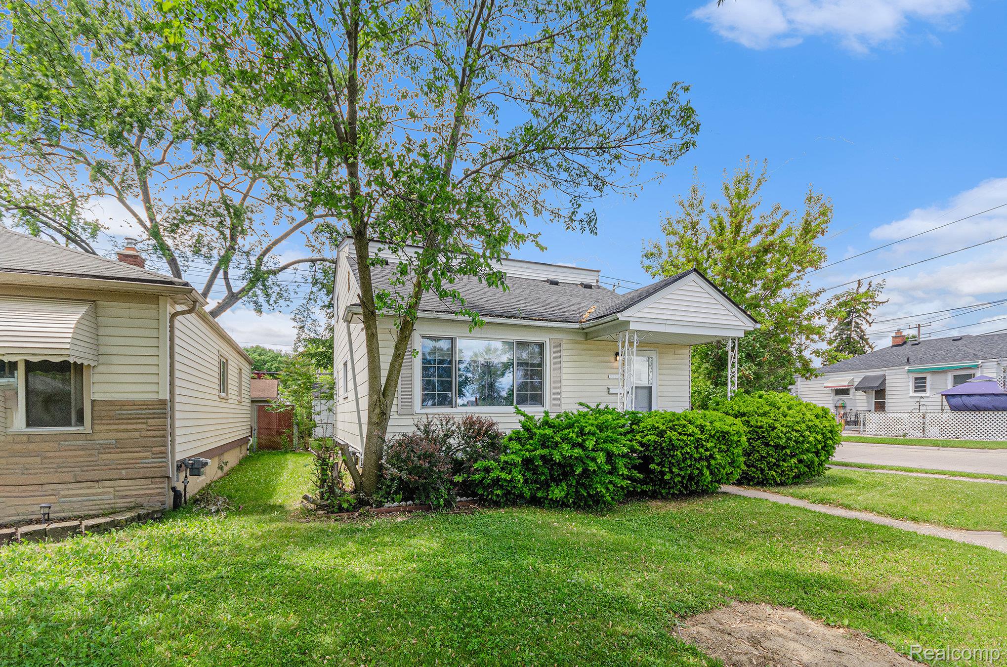 24309 Tuscany Ave Property Photo 5