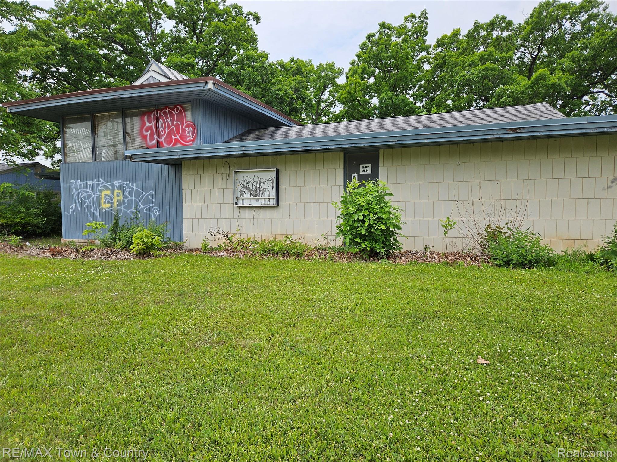 4233 Clio Road Property Photo 1