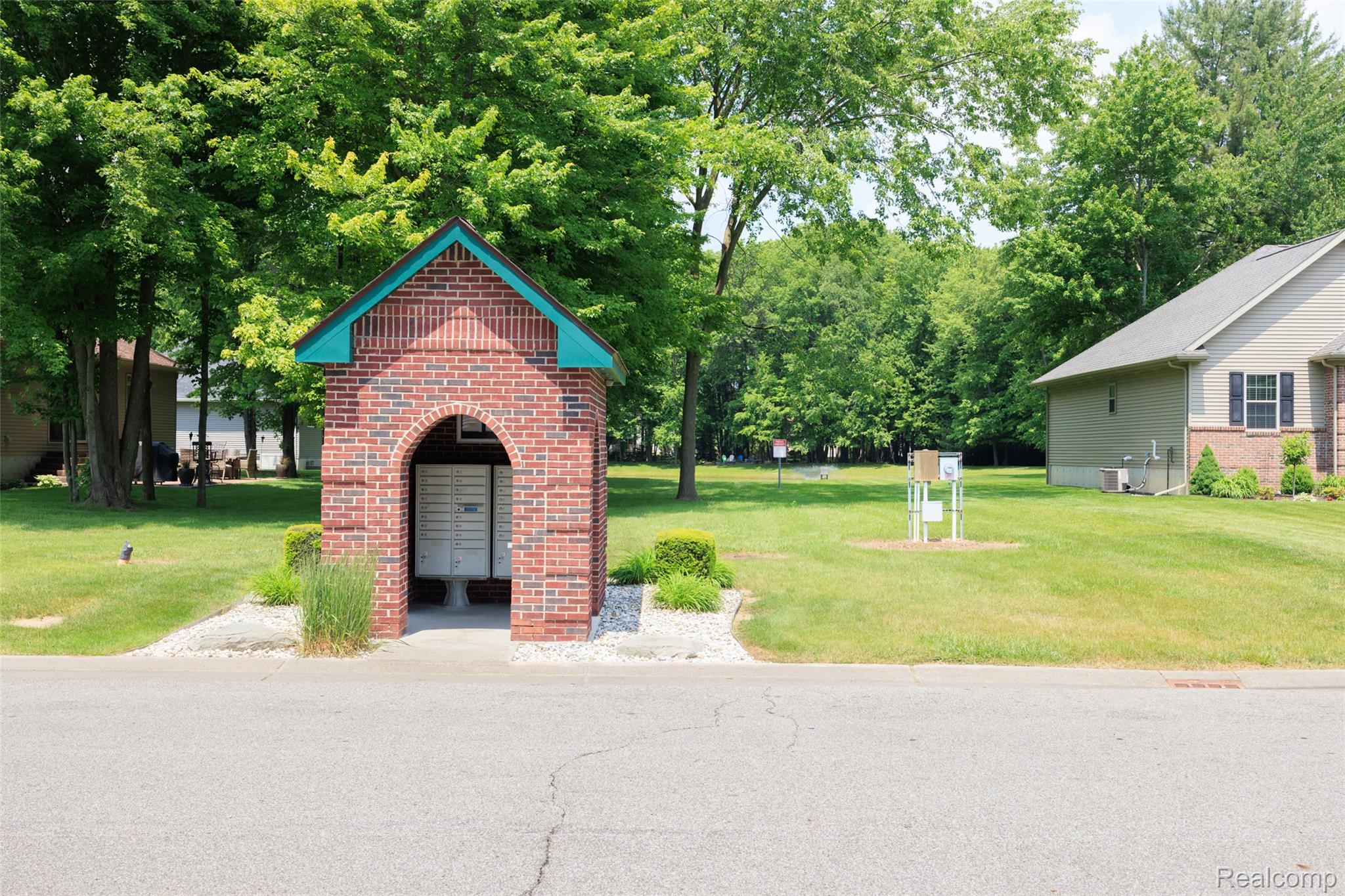 3408 N Burwick Drive Property Photo 9