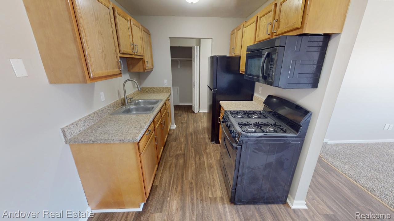 500 E Monroe Street Property Photo 2