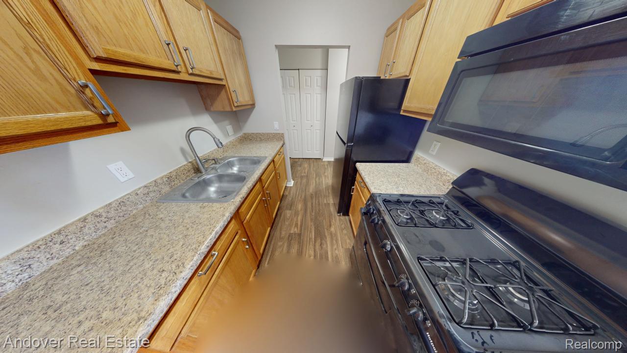 500 E Monroe Street Property Photo 3