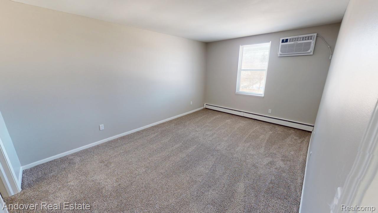 500 E Monroe Street Property Photo 9