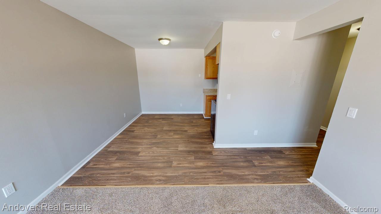 500 E Monroe Street Property Photo 12