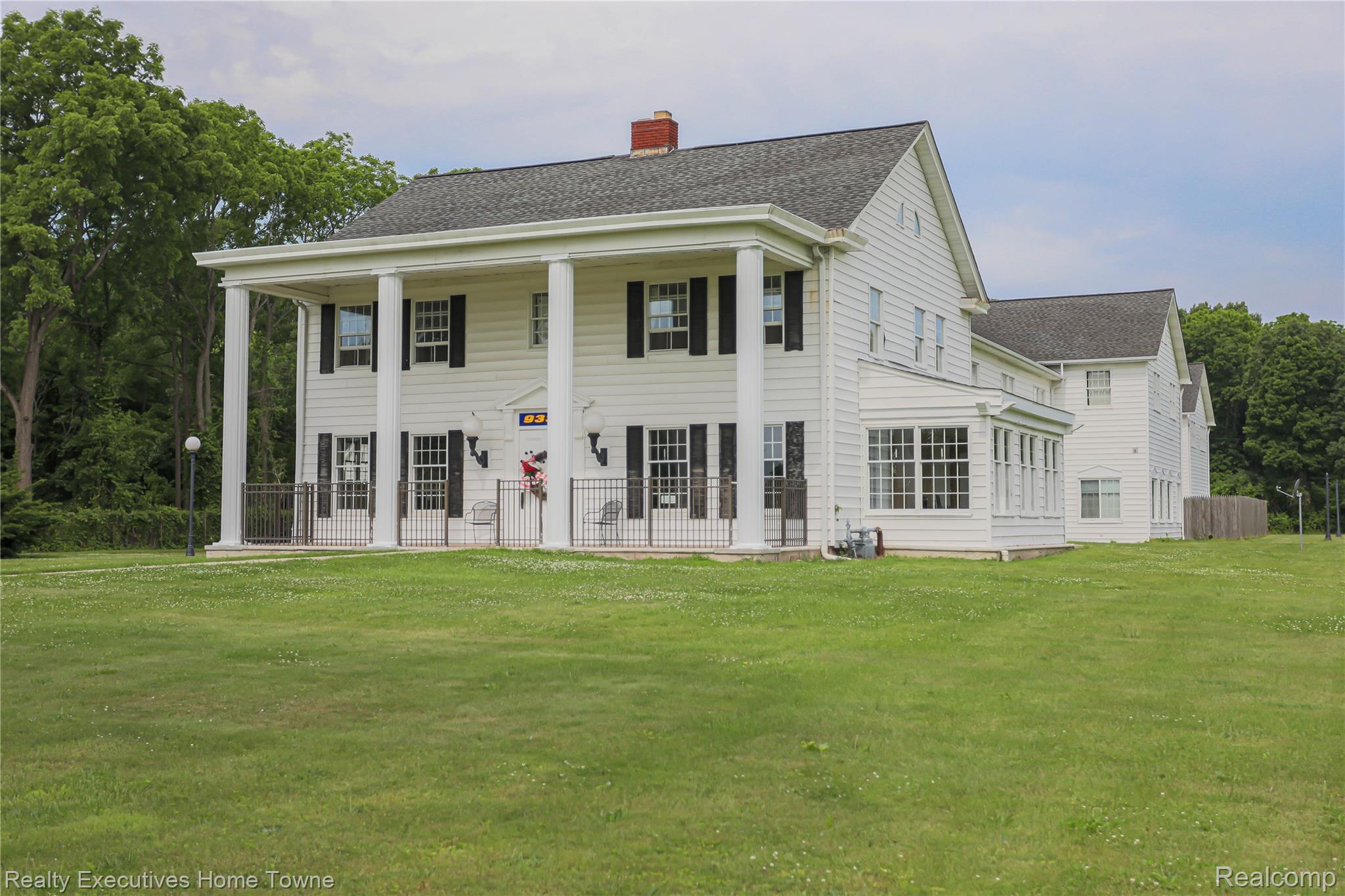 9334 River Road Property Photo 1