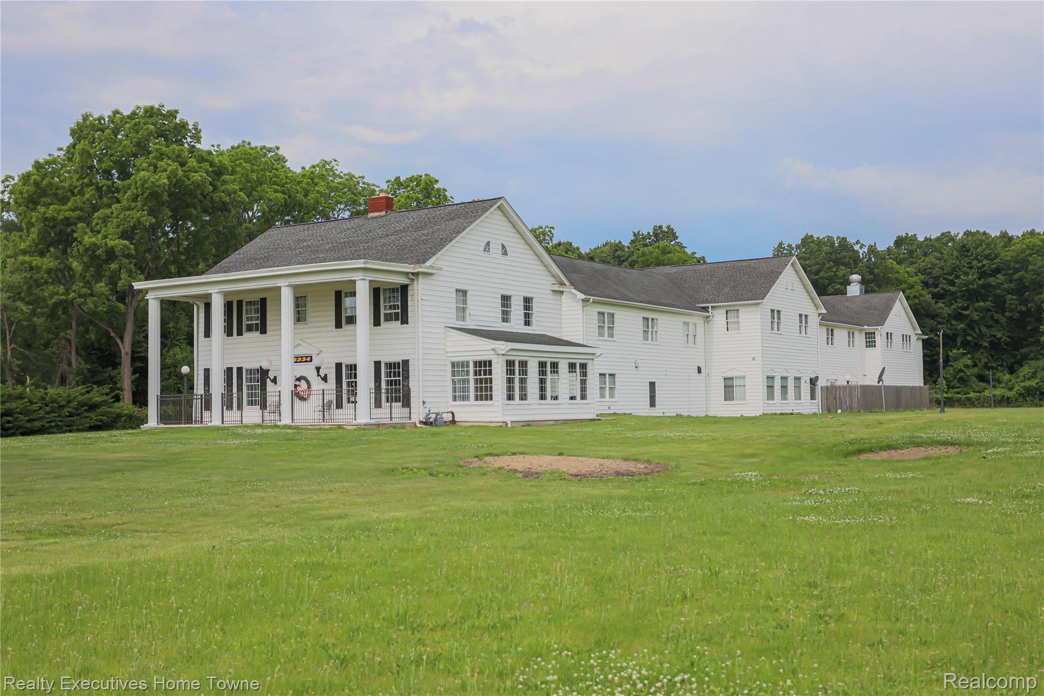 9334 River Road Property Photo 2