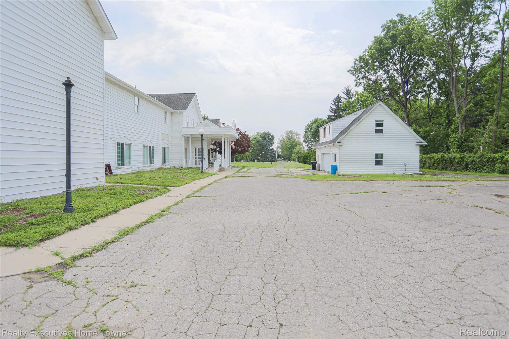 9334 River Road Property Photo 6