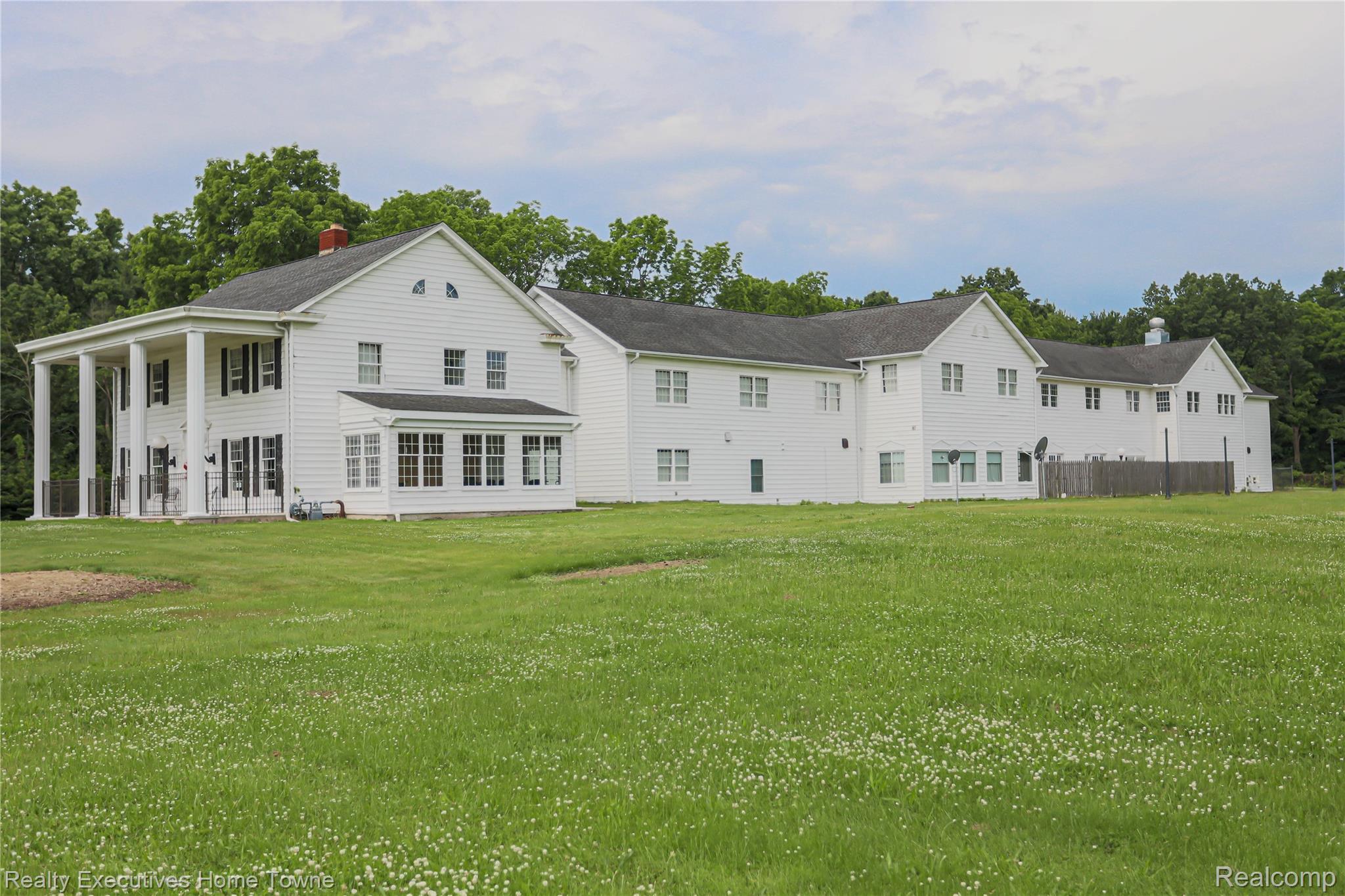 9334 River Road Property Photo 7