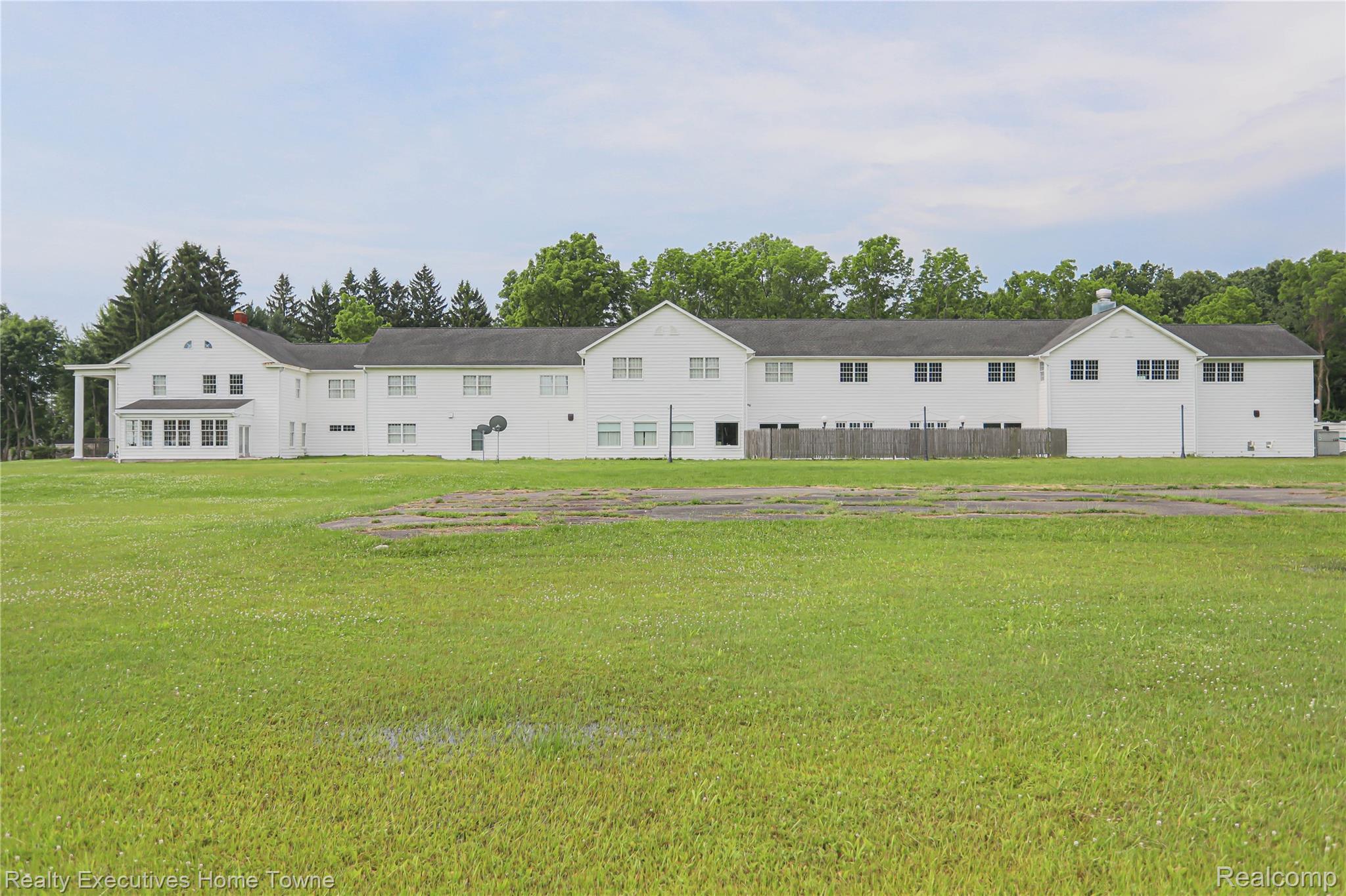9334 River Road Property Photo 10
