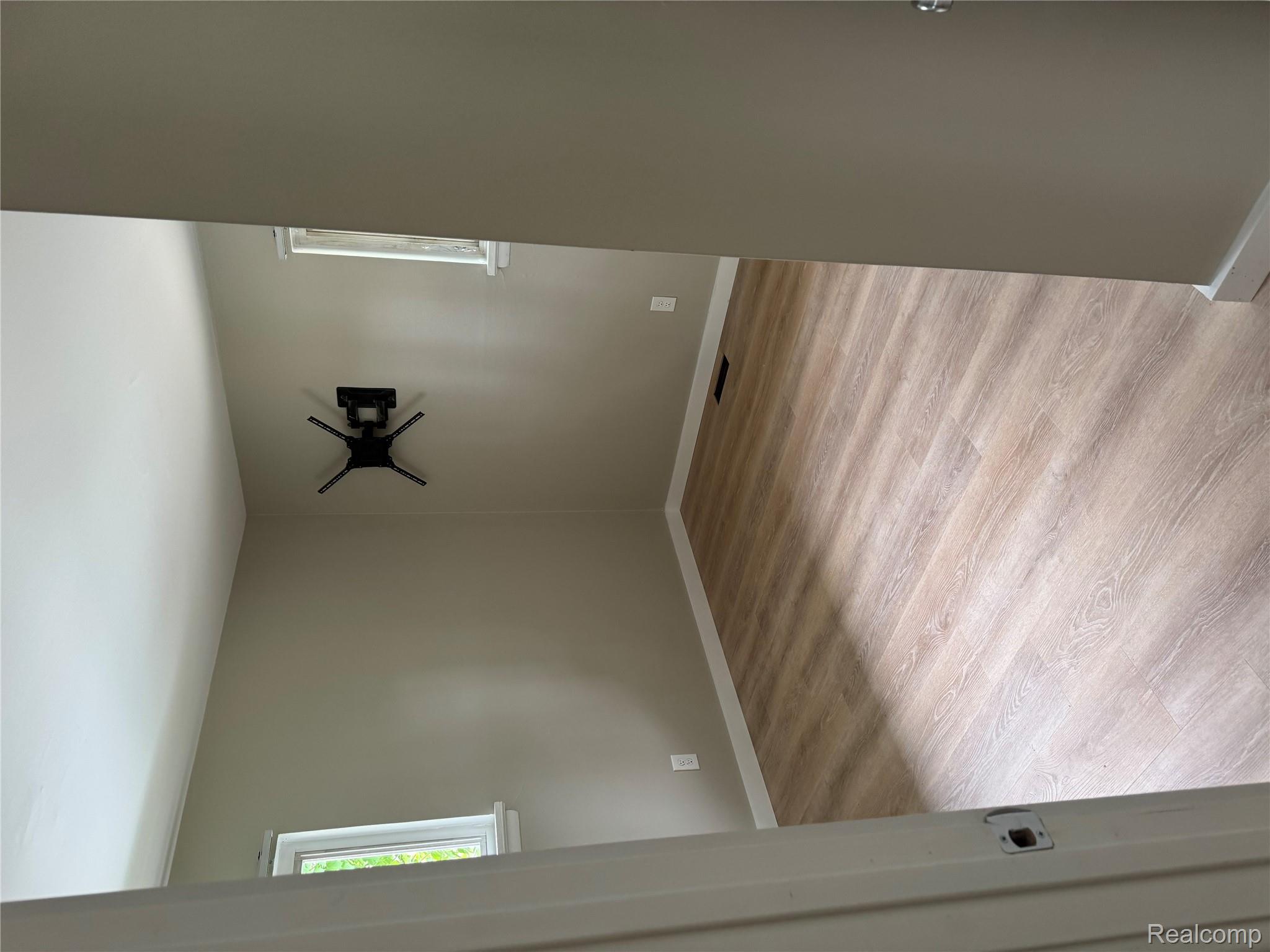 4227 Crooks Road Property Photo 6