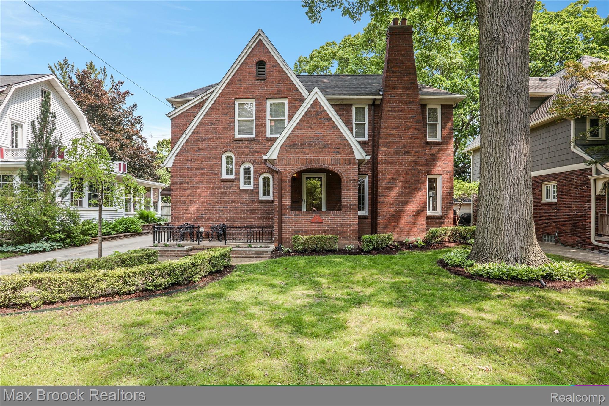 11 Sylvan Ave Property Photo 1