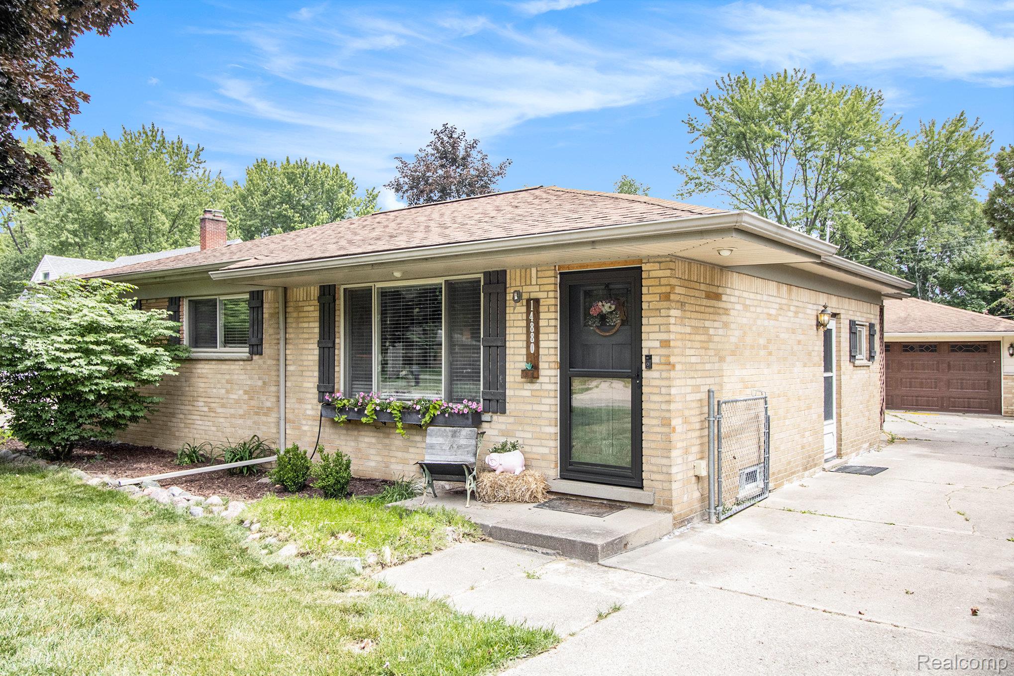 14880 Lyons St Property Image