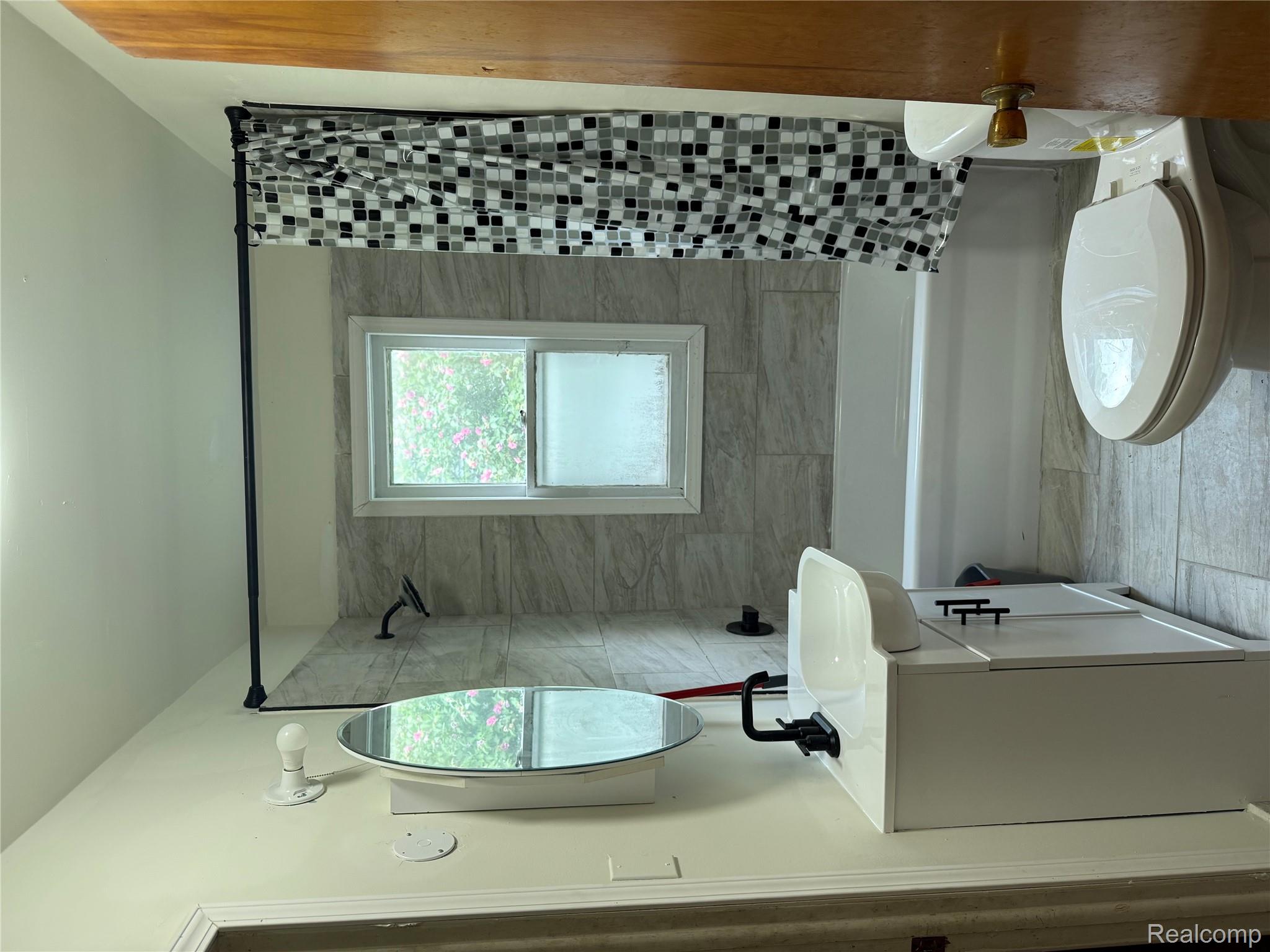 21130 Inkster Road Property Photo 6