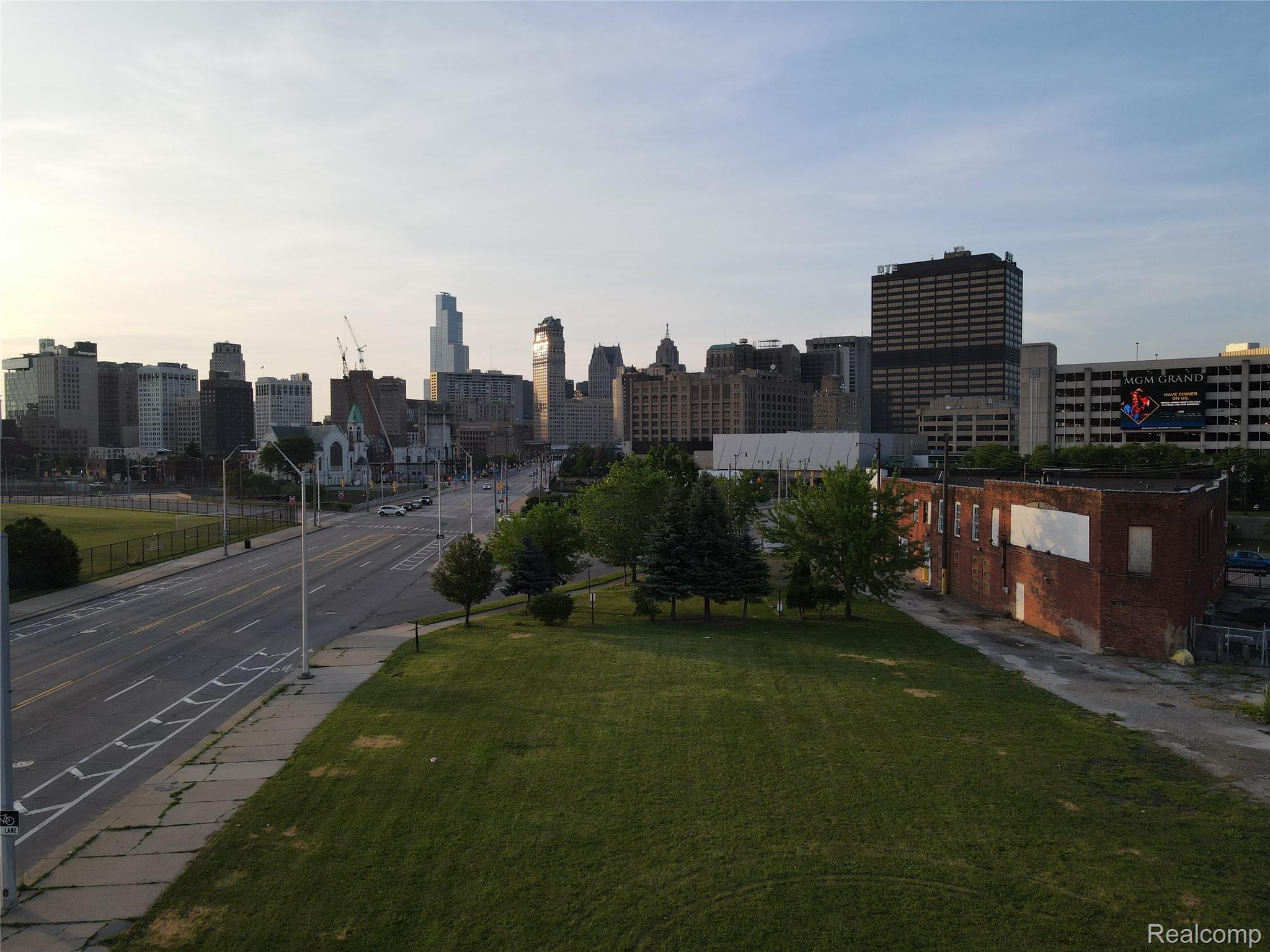 2449 Grand River Avenue Property Photo 20