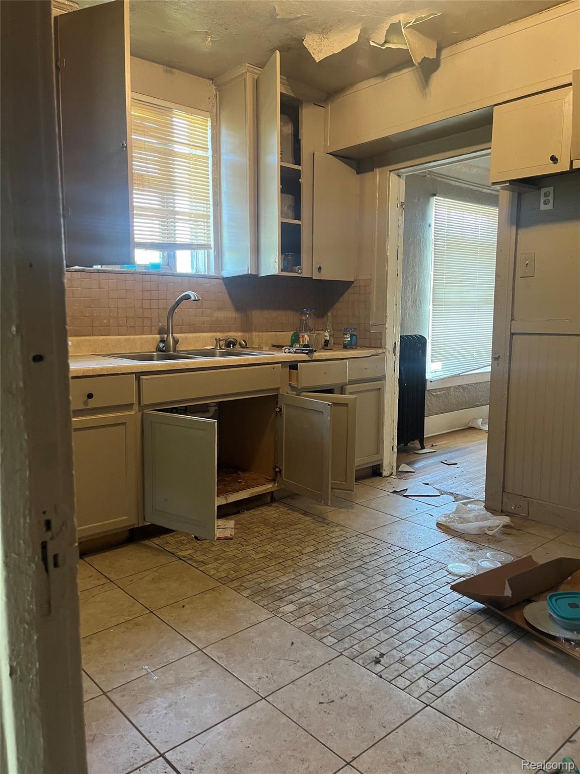 14953 Pinehurst Street Property Photo 2