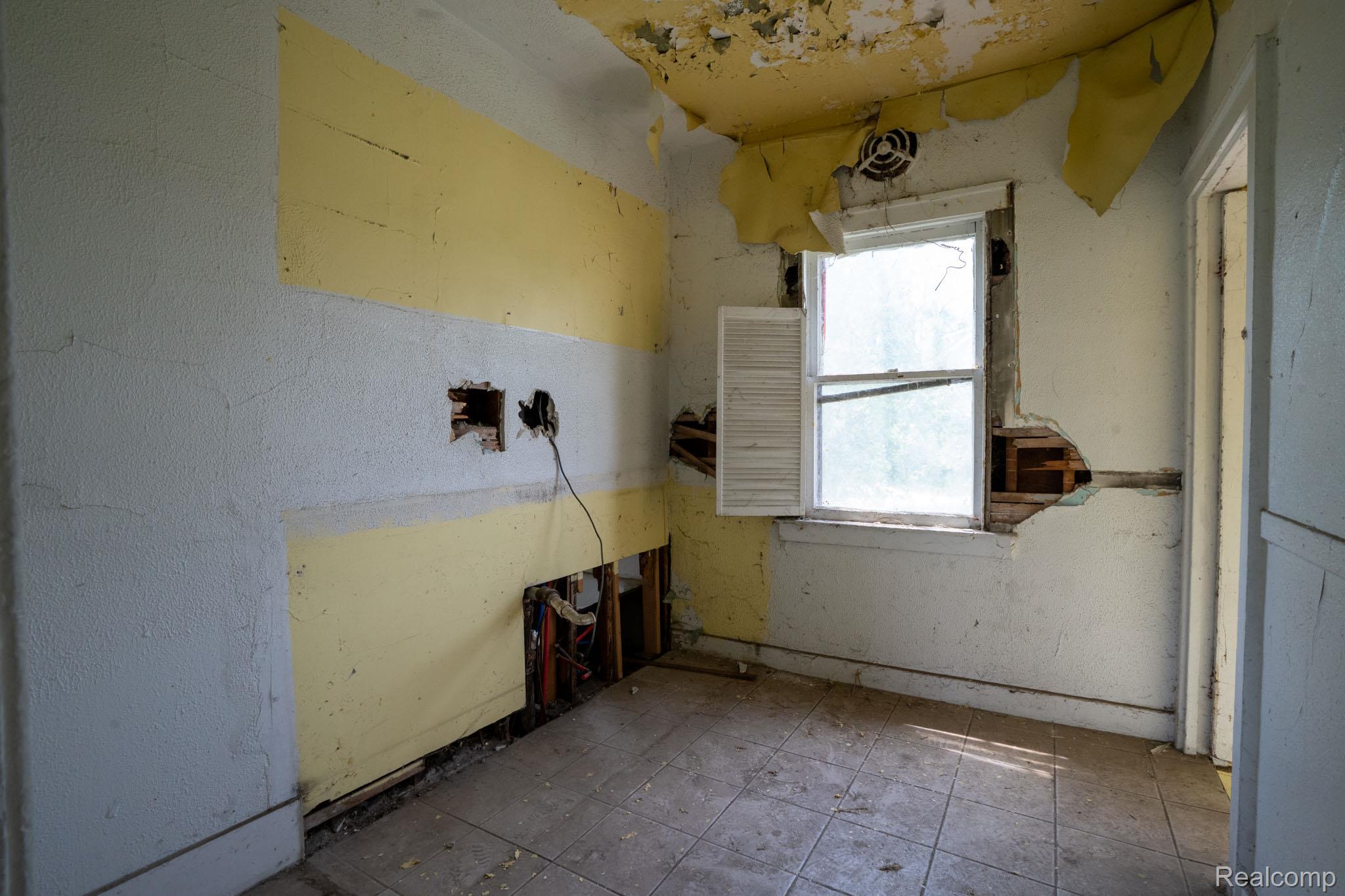 16164 Turner Street Property Photo 10