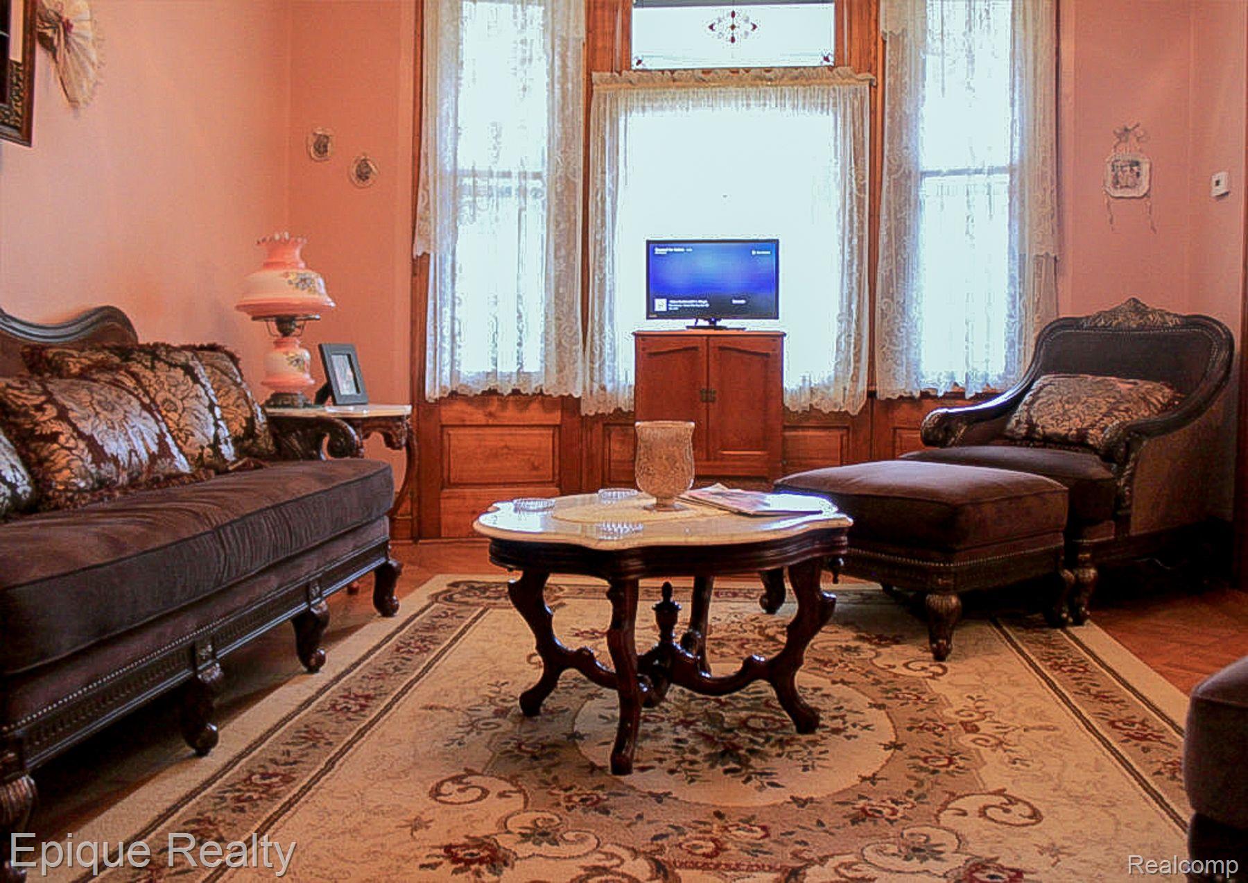 103 N Almer Street Property Photo 9